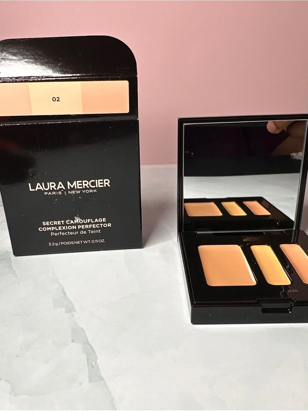 laura mercier Secret Camouflage Complexion Perfector Palette - 02 Peach/Beige